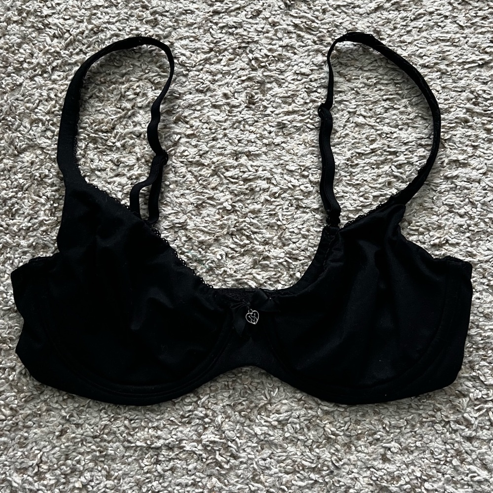 Soft Black Underwire only no padding Bra Victoria’s Secret size 32D